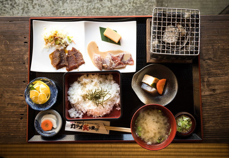 日替わりなごみ定食（主菜・小鉢二種・味噌汁・土鍋炊きごはん）