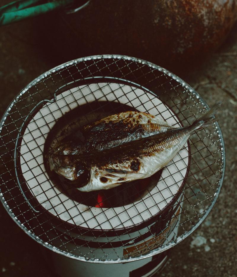 七輪で焼く朝仕入れの地魚