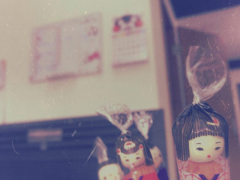 こけしが並ぶ店内